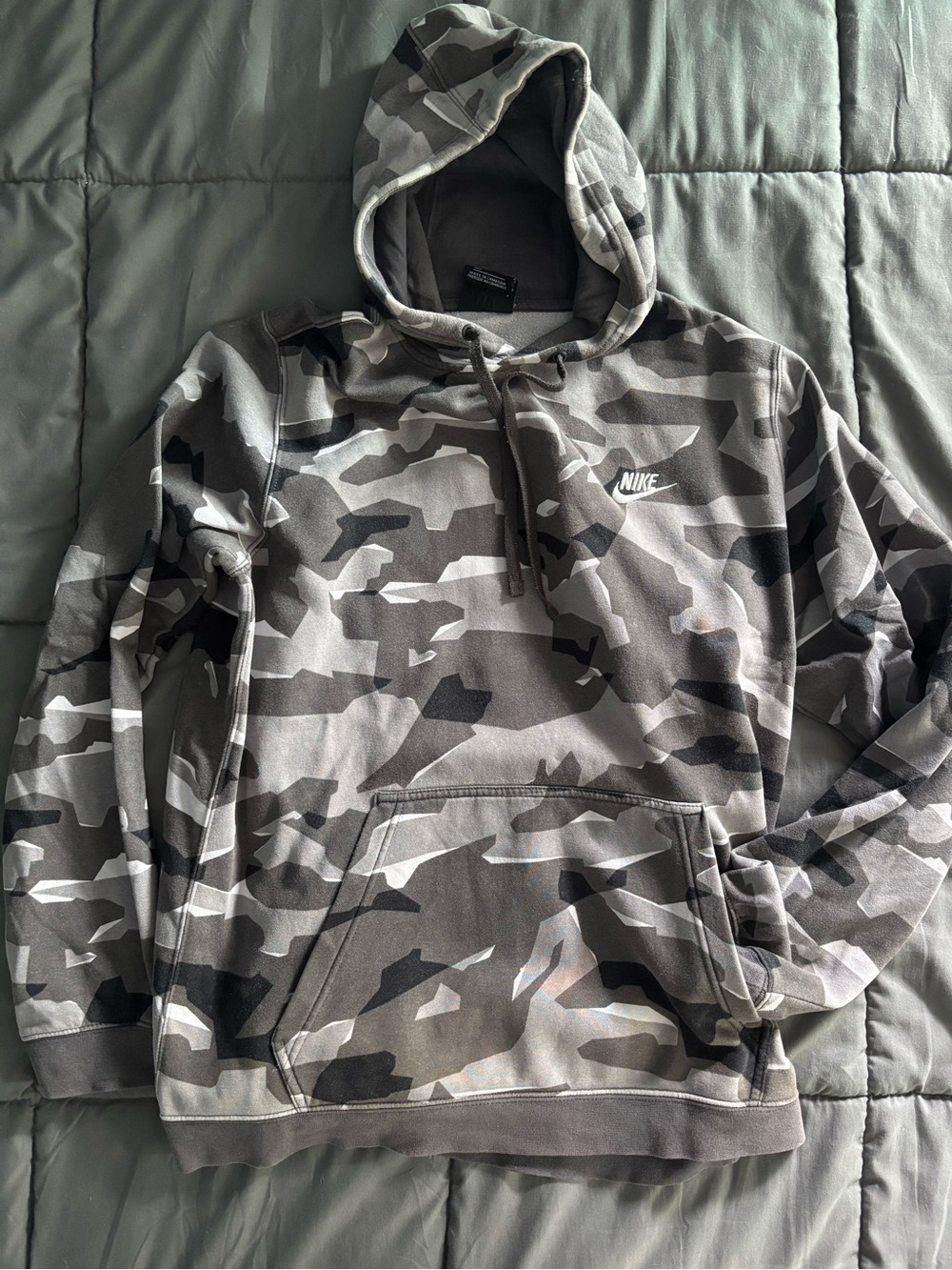 Nike Men's Gray Camouflage Pullover Hoodie